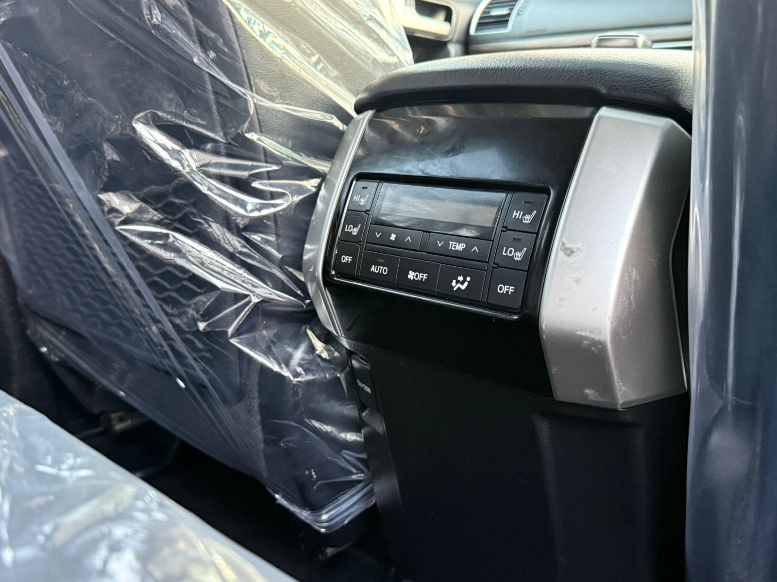 Land  Cruiser Prado VX 2022 White image